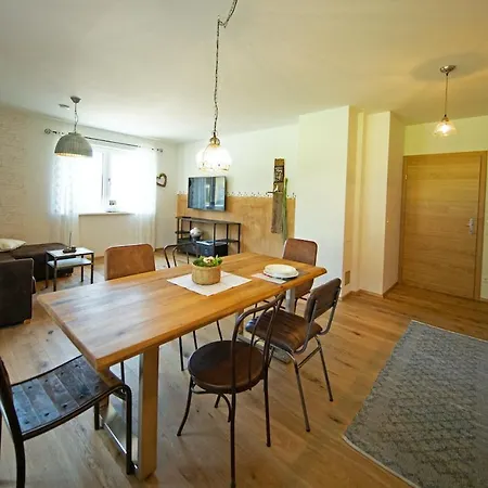 Waltraud Trinker, 하우스 임 엔슈탈